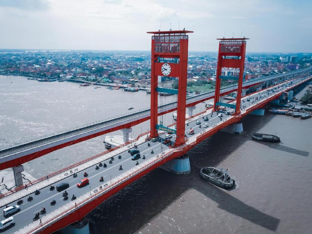 Monoloog Hotel Palembang Palimbão Exterior foto